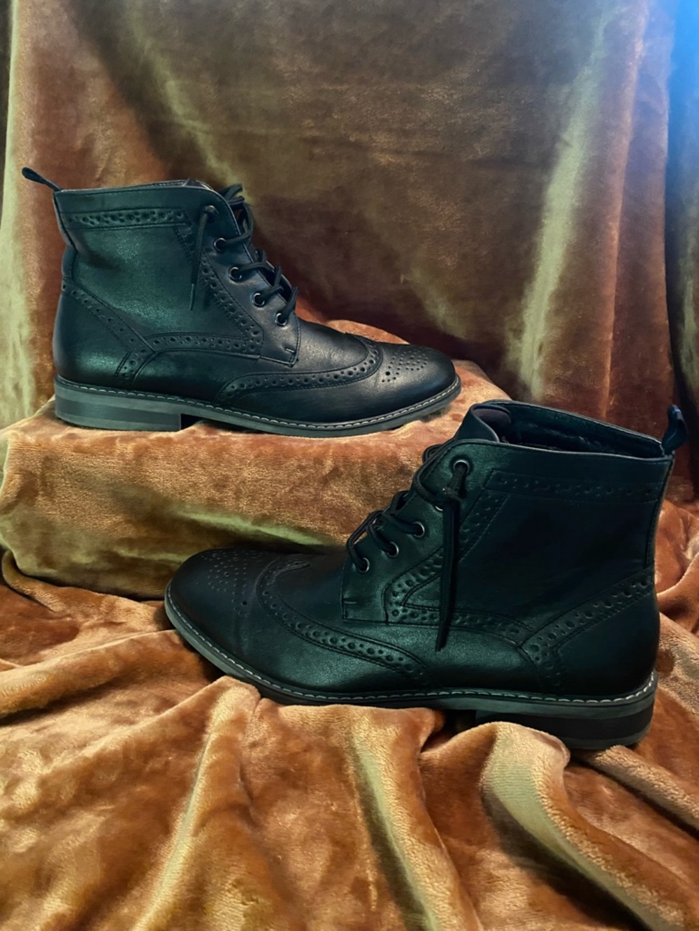 Men's Black Lace-Up Wingtip Boots